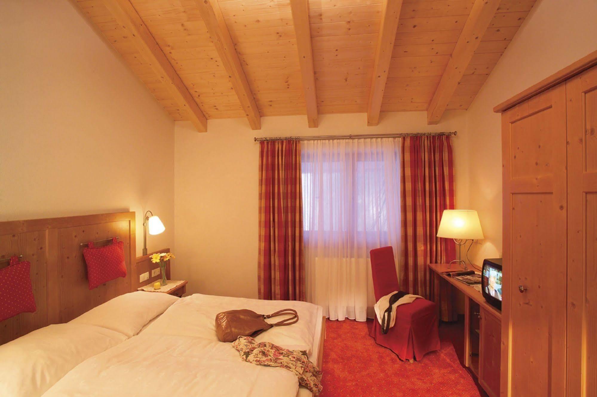 Hotel Mirabel San Vigilio Di Marebbe Kültér fotó