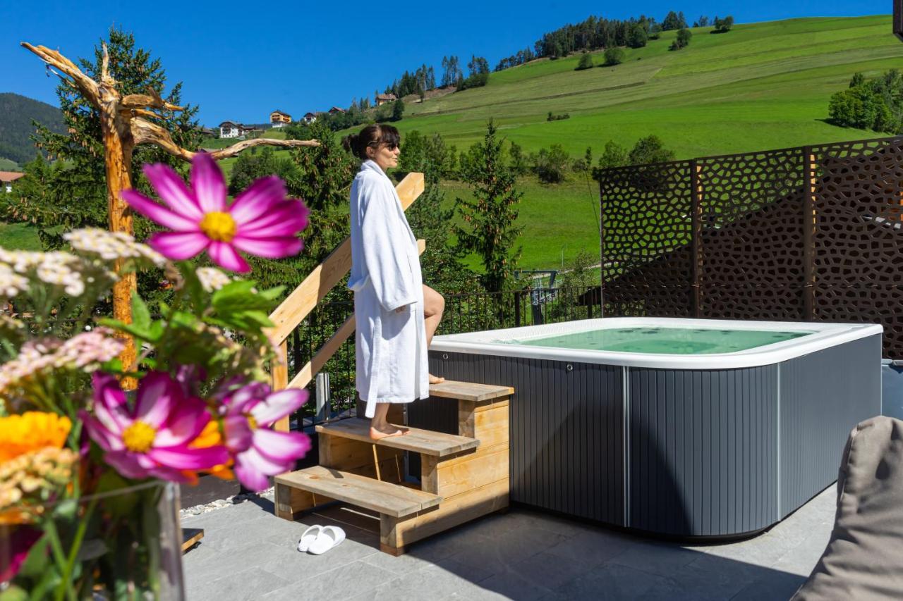 Hotel Mirabel San Vigilio Di Marebbe Kültér fotó